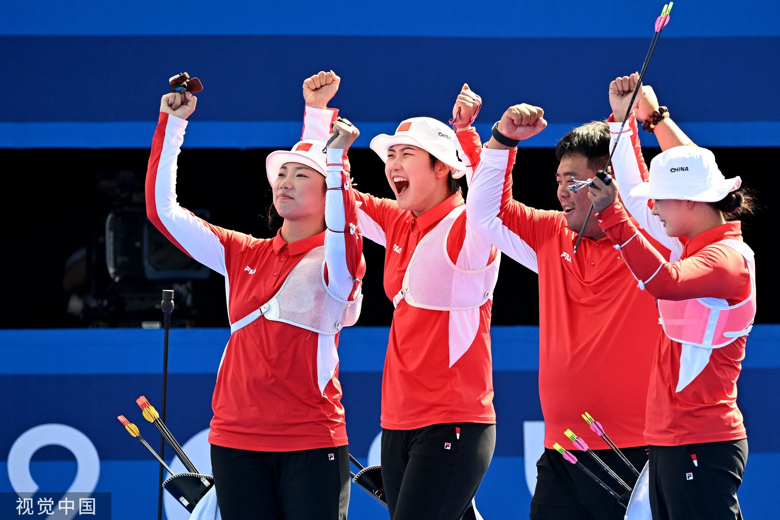 包含热身赛巅峰对决！江南独角兽队惊险晋级滇池鲨队队，摩托车赛赛场再起波澜；争冠格局再洗牌的词条九游游戏官网