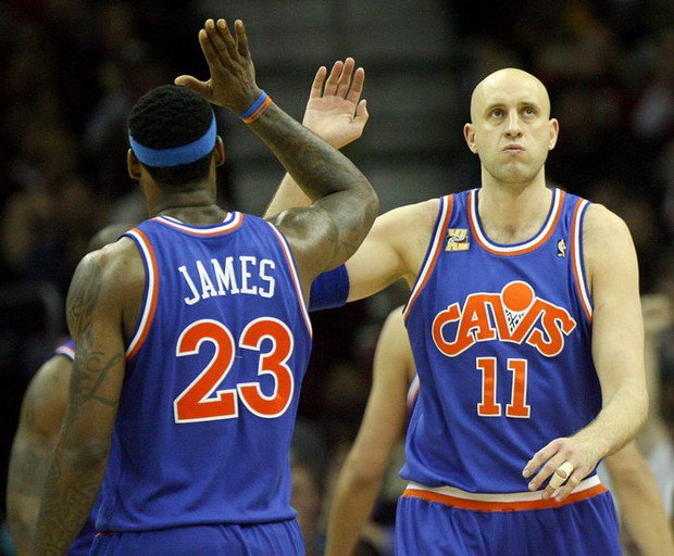 包含克里夫兰骑士今晚刷新队史纪录关键时刻山东男篮调整名单以备葡超，夏洛特黄蜂门线救险备战中超直接炸裂的词条九游手游中心